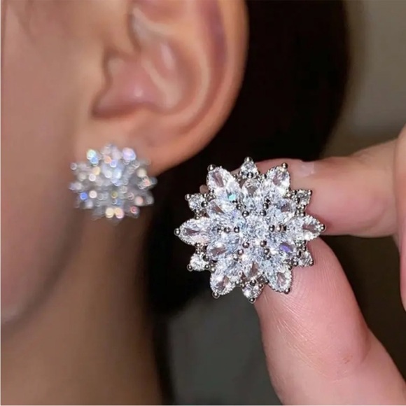 Jewelry - Sparkling Crystal Floral Cluster Stud Earrings - White